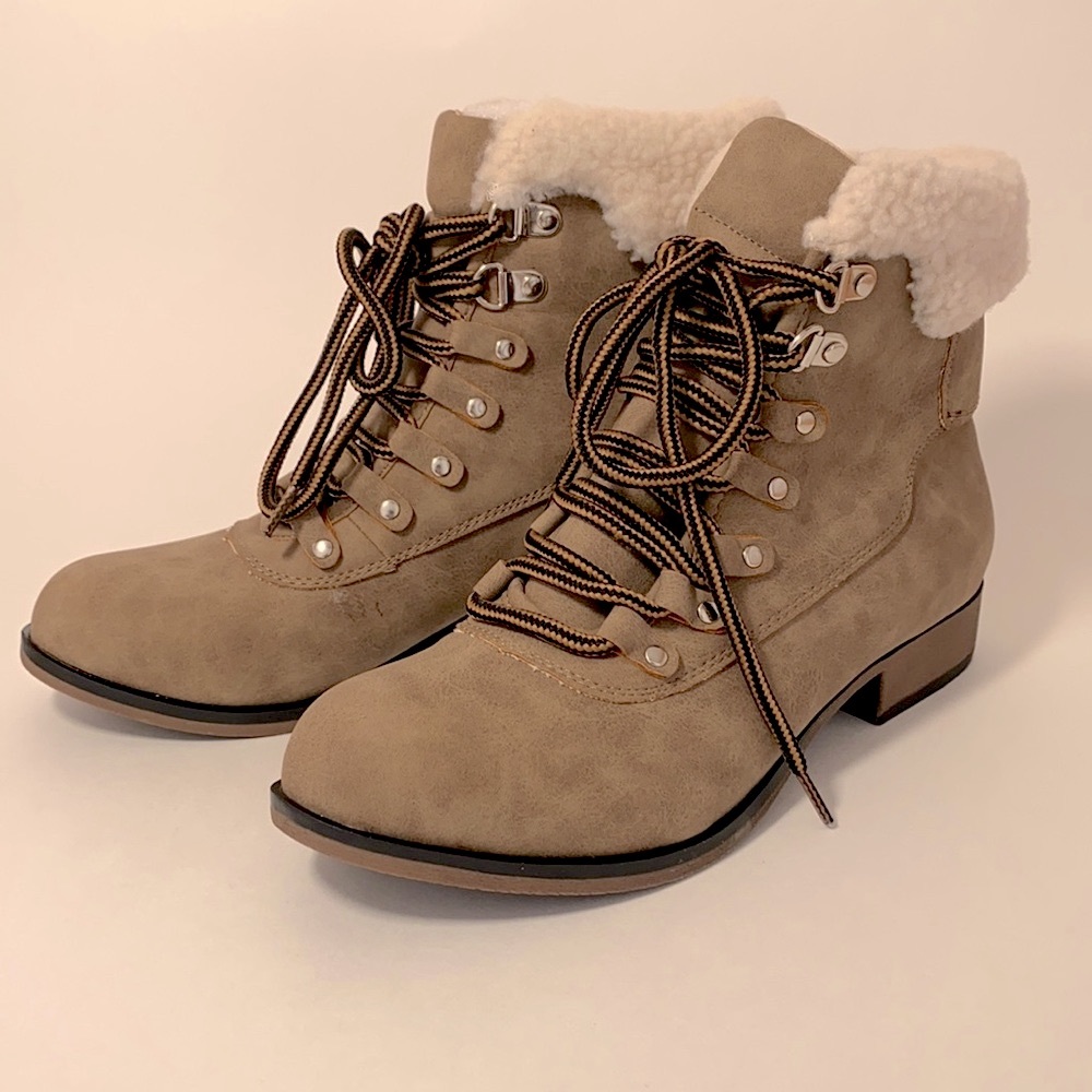 Chase + Chloe Combat Boots NWT size 6 - Picture 1 of 11